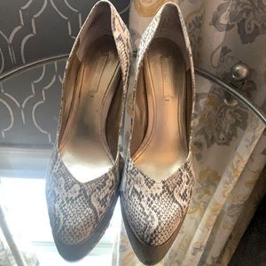 Nine West cream snakeskin pumps